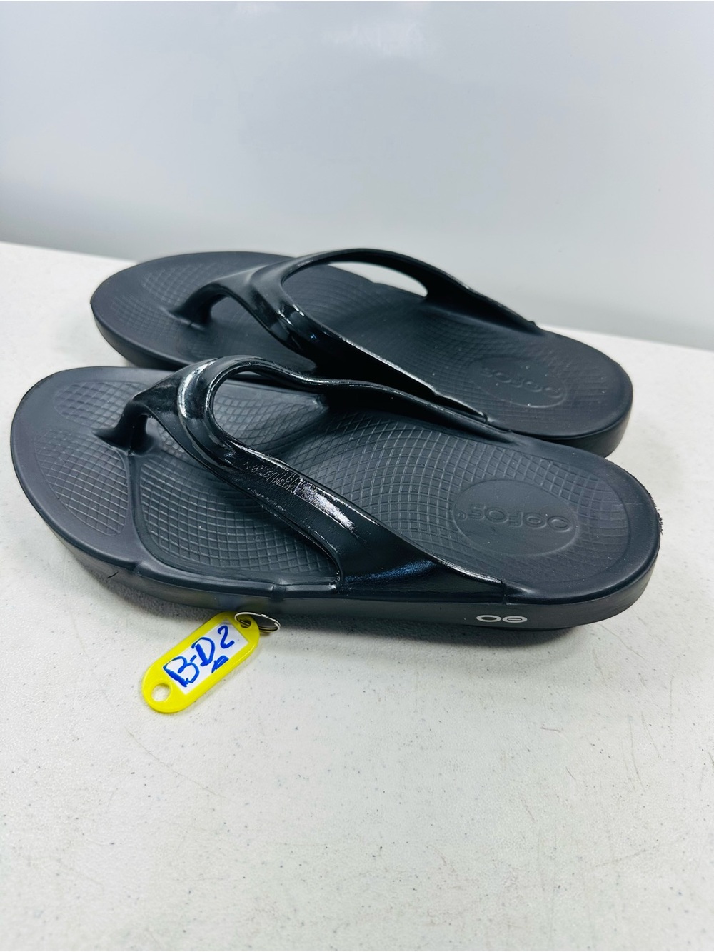 Oofos Oolala Recovery Women’s Size 9 Luxe Black Shiny Flip Flop Thong Sandals